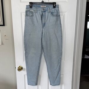 LEVIS Women’s Stretch High Waisted Mom Light Blue Jeans. Sz 30.
